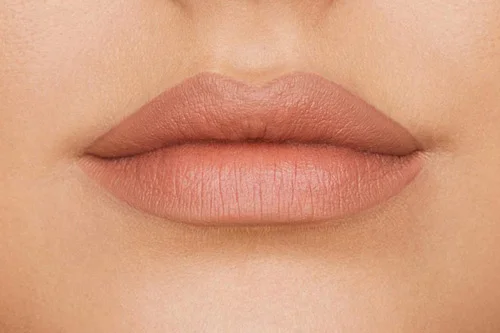 Phun môi màu nude