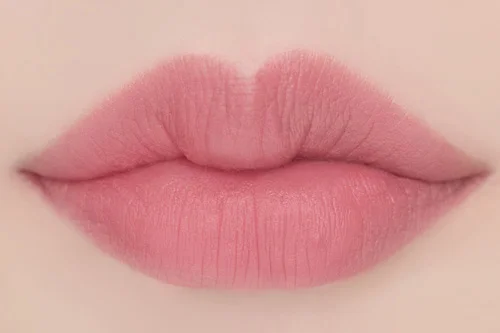 Phun môi màu hồng nude