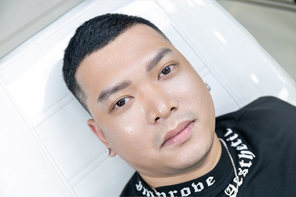 Tại sao nên Hairstroke lông mày nam?